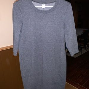 Old Navy 3/4 length sweater dress. Size xs. Freshly washed.